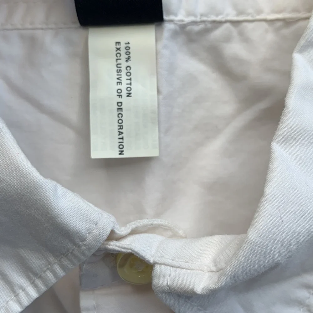 GAP world any white